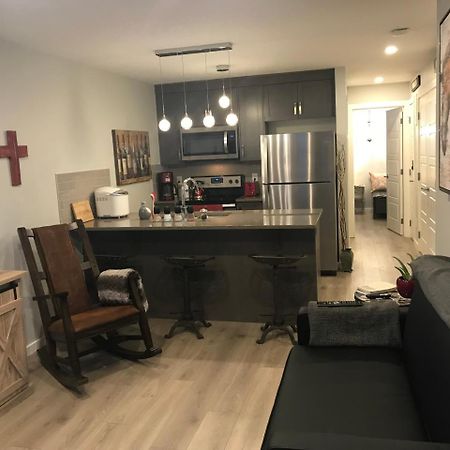 Home Sweet Condo Calgary Ngoại thất bức ảnh