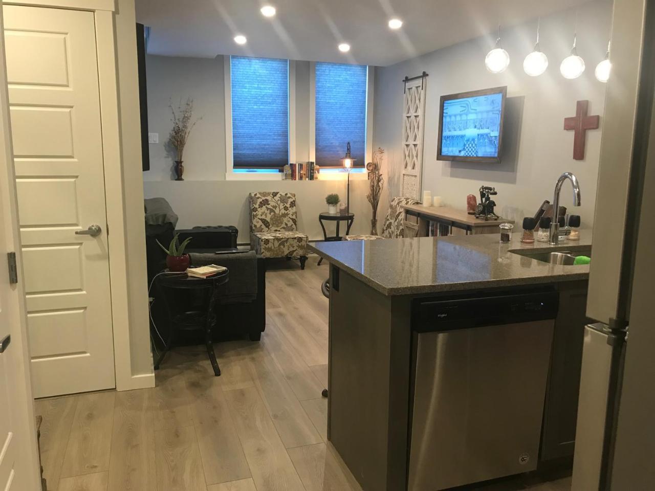 Home Sweet Condo Calgary Ngoại thất bức ảnh