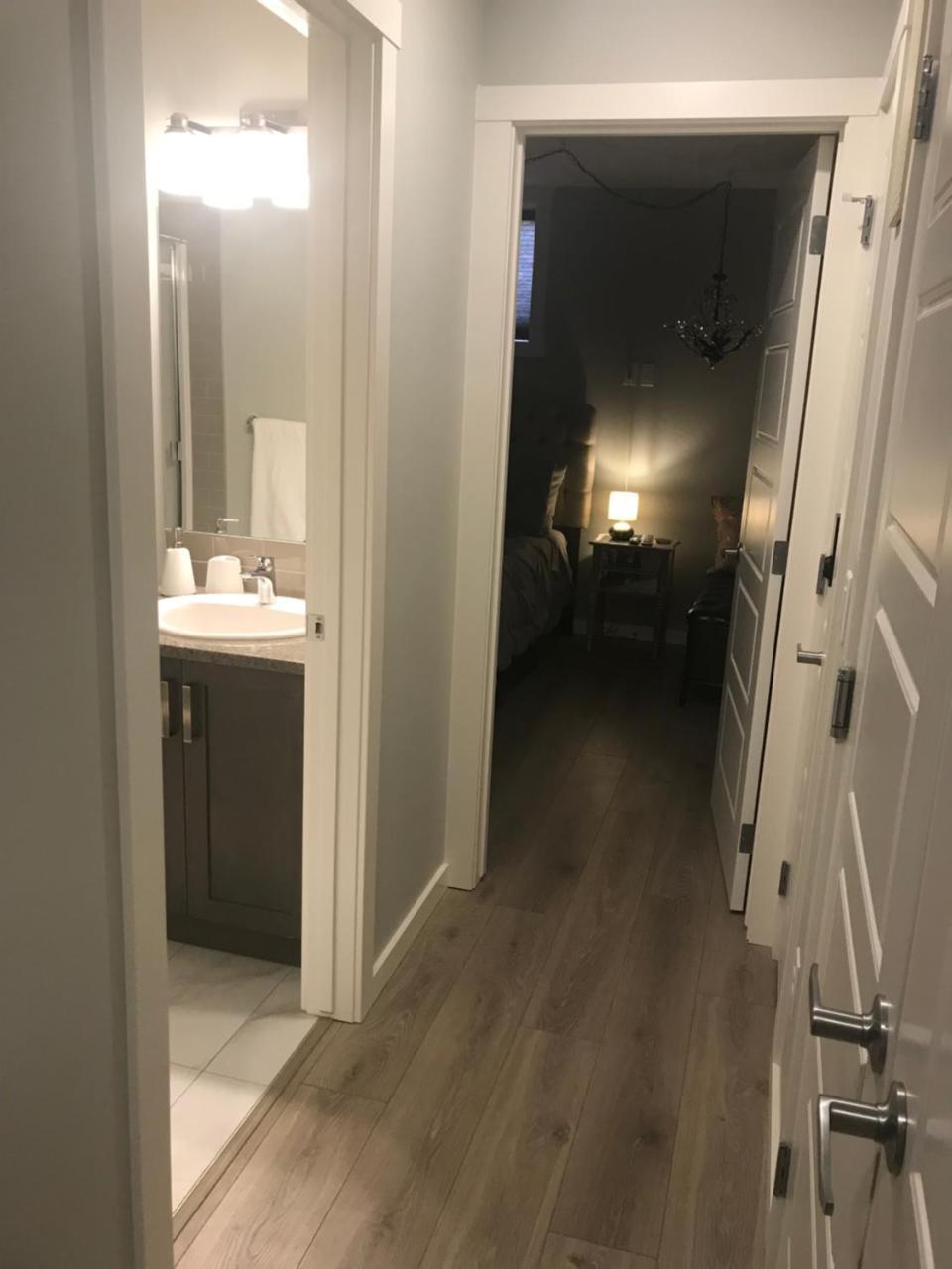 Home Sweet Condo Calgary Ngoại thất bức ảnh