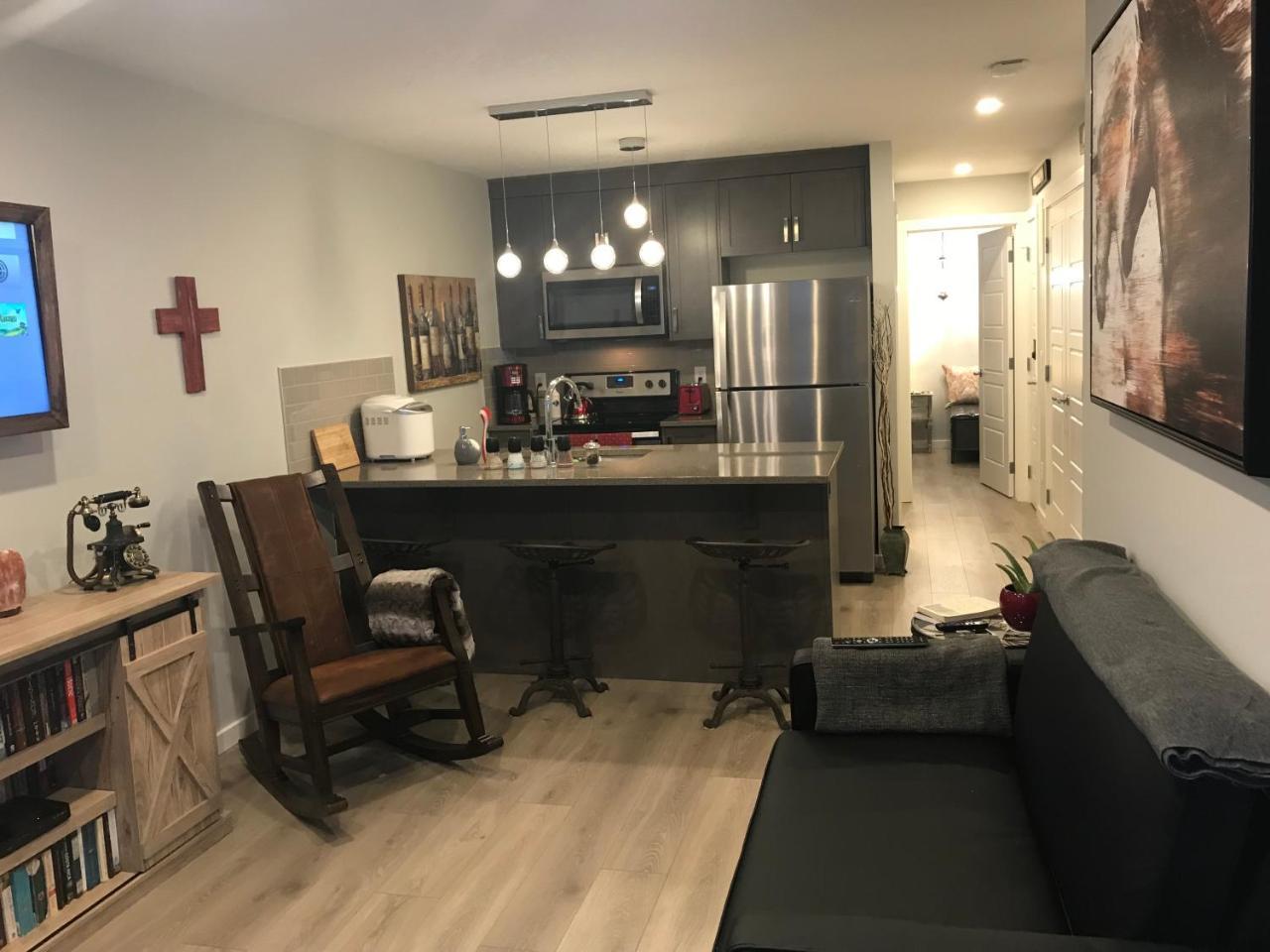 Home Sweet Condo Calgary Ngoại thất bức ảnh