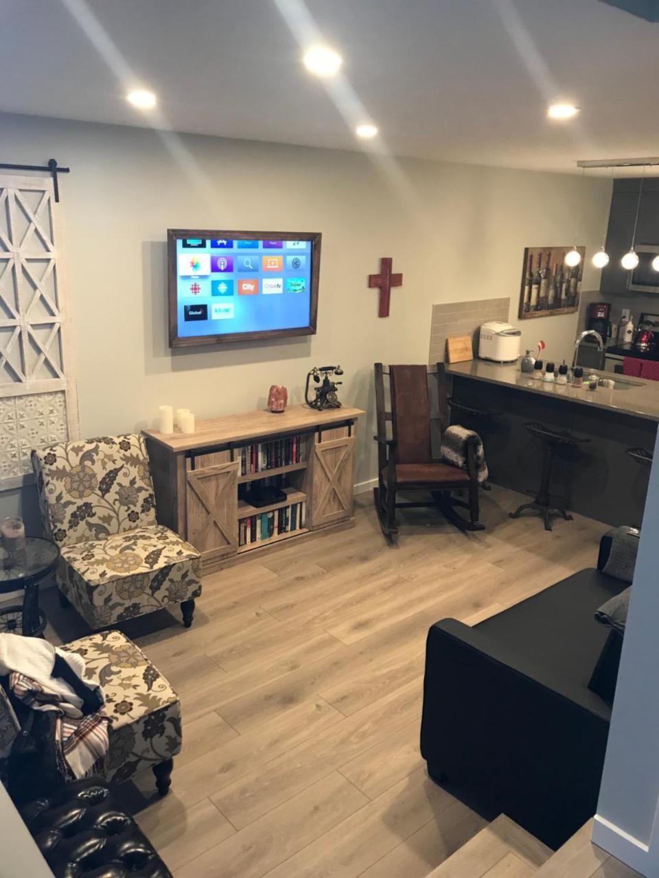 Home Sweet Condo Calgary Ngoại thất bức ảnh