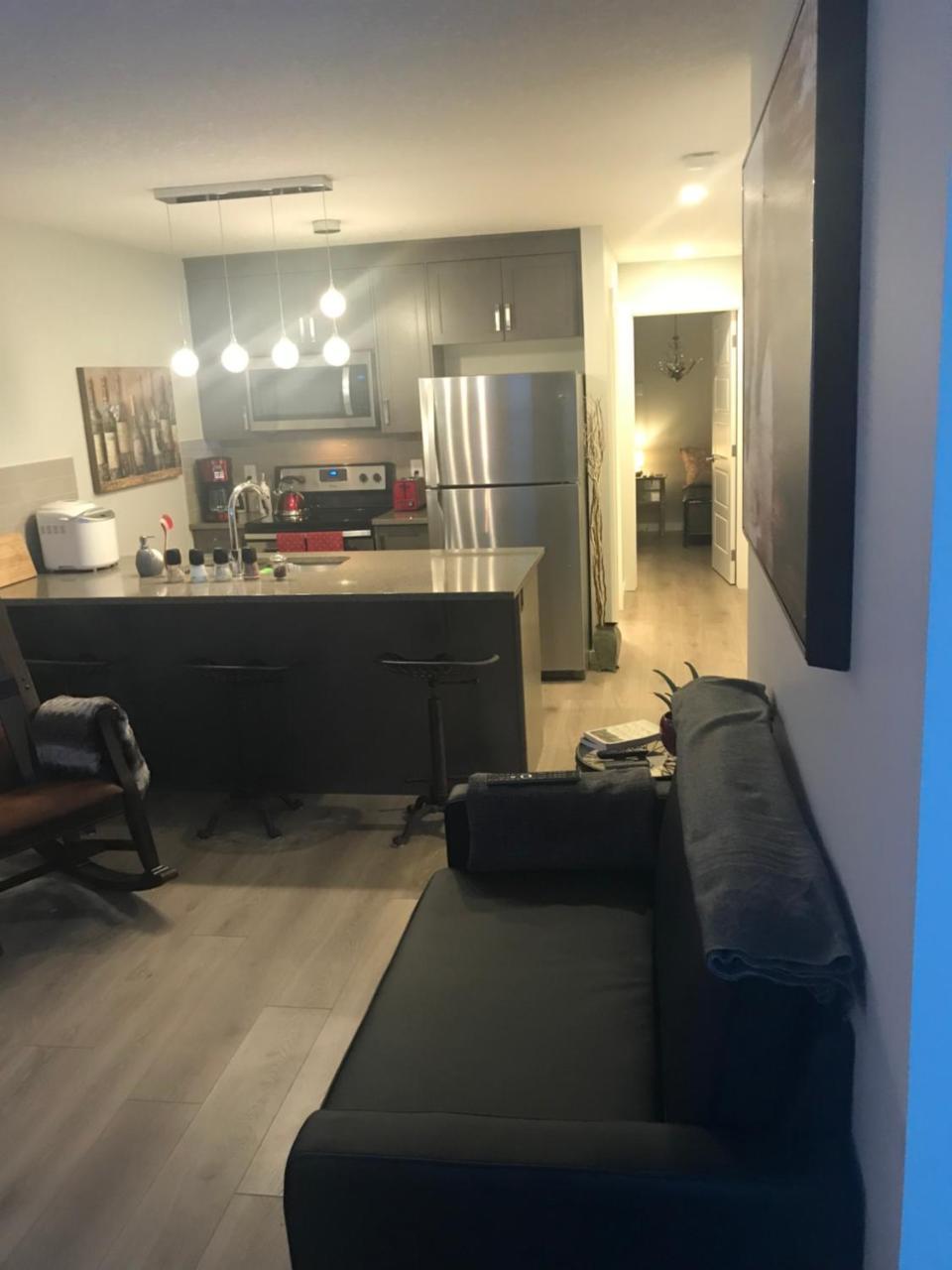 Home Sweet Condo Calgary Ngoại thất bức ảnh