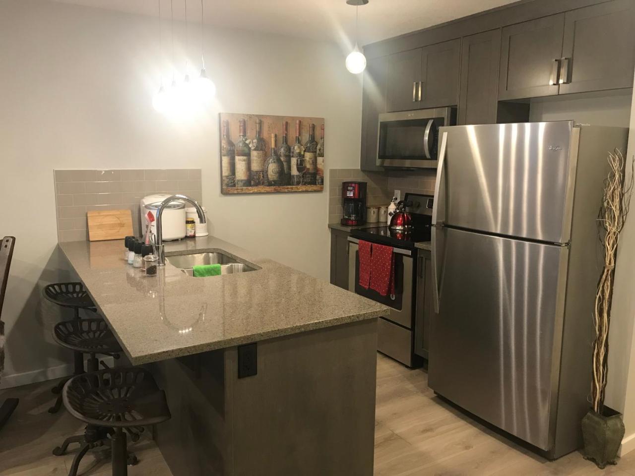 Home Sweet Condo Calgary Ngoại thất bức ảnh