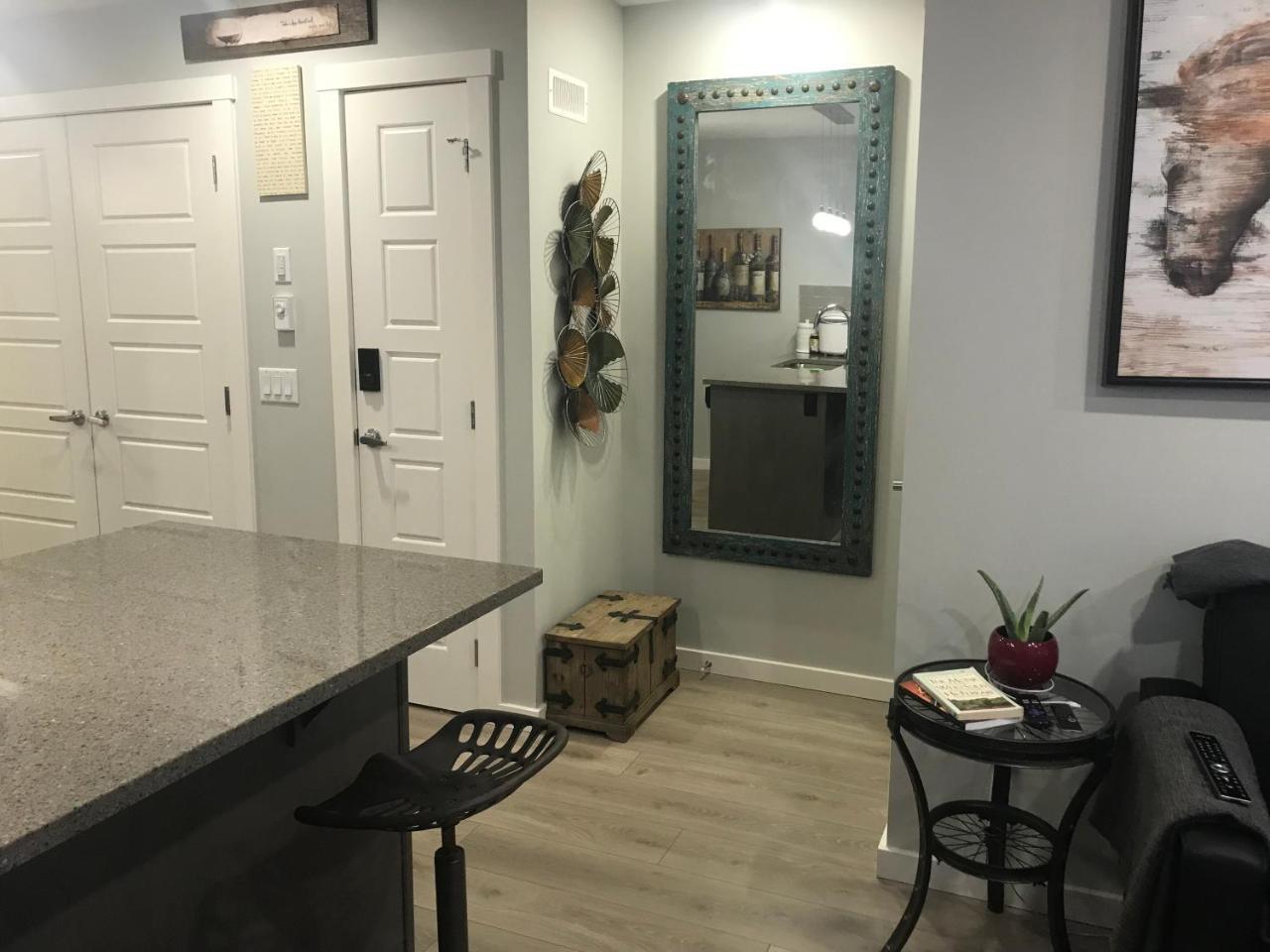 Home Sweet Condo Calgary Ngoại thất bức ảnh