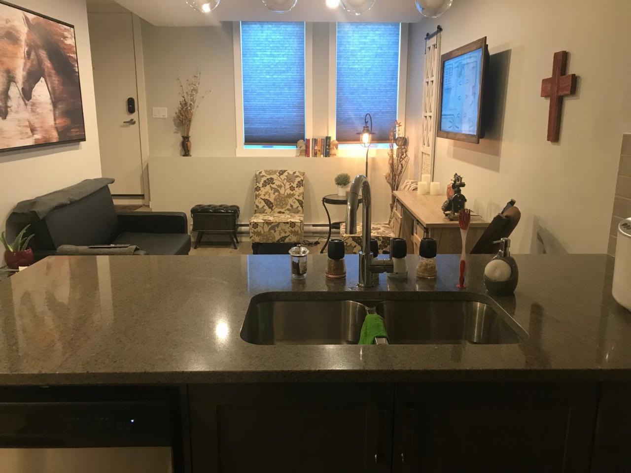 Home Sweet Condo Calgary Ngoại thất bức ảnh