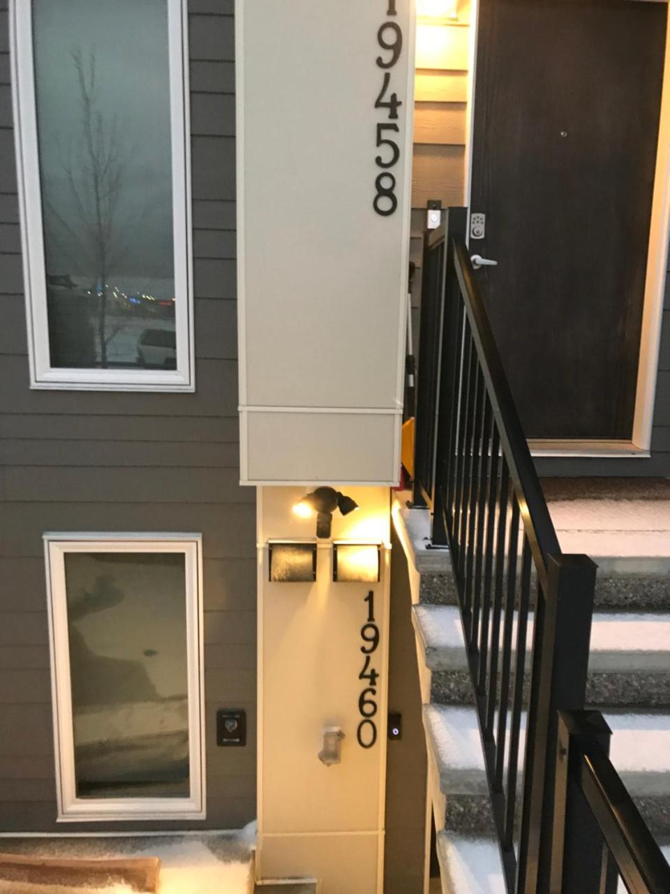 Home Sweet Condo Calgary Ngoại thất bức ảnh